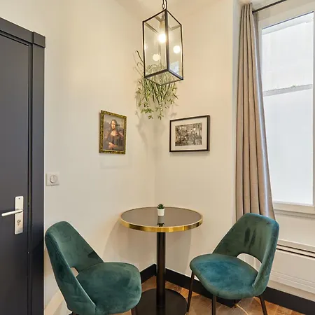 Rent A - Alma Paris